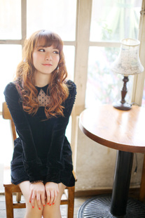 2013春季新款韩版女装双口袋复古小性感圆娃娃领丝绒连衣裙子