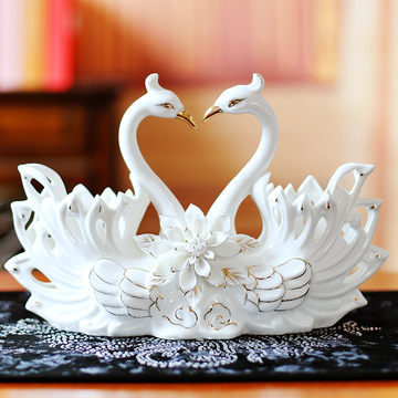 欧梵陶瓷家居装饰品工艺品摆件玉瓷描金情侣对吻天鹅摆件结婚礼物