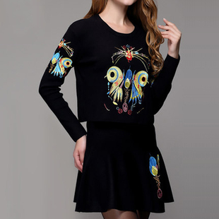 2015秋冬新款套装女时尚潮短裙修身显瘦刺绣圆领小香风针织两件套
