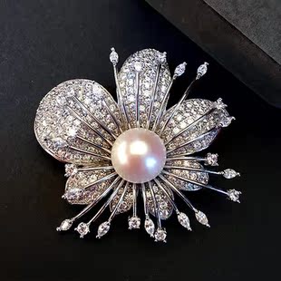 高档韩国天然珍珠玫瑰花朵胸针胸花女 水晶饰品个性带盒