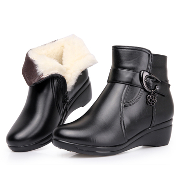 2015冬季羊毛靴新款女棉鞋中老年坡跟皮棉靴毛里保暖防滑妈妈短靴