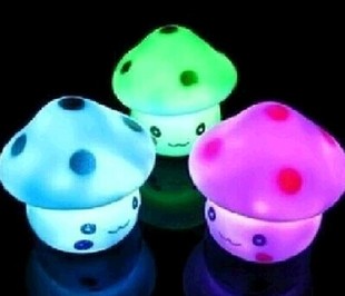 七彩1年军绿色蘑菇小心型夜灯LED创意礼品装饰品灯具带光源亏本送