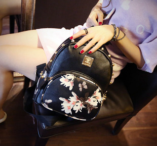 女士背包夏季新款铆钉印花双肩包女韩版时尚蝴蝶花小背包旅行书包
