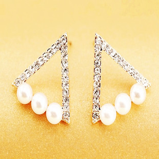 320B饰品批发韩国创意新款热卖合金三角水钻珍珠耳钉个性甜美