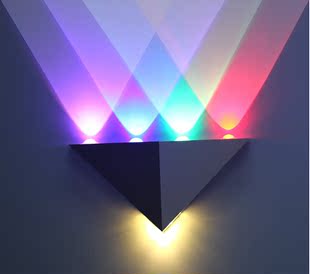 时尚创意三角形铝材壁灯LED彩色客厅卧室过道电视背景墙酒吧射灯