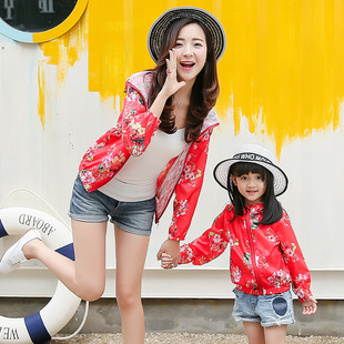 2016夏季韩版休闲印花连帽防晒服外套亲子母女童装爱的另一种方式