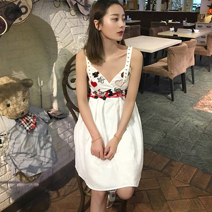 米兰2016夏新品女白色V领吊带口红卡通刺绣无袖瘦连衣裙蕾丝裙子